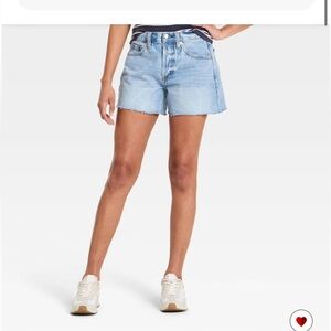 NWT Women's Mid-Rise 90's Baggy Jean Shorts - Universal Thread™ Medium Wash 12